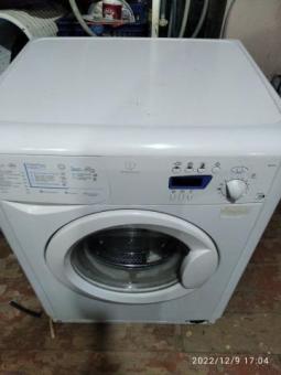 Продам стиральную машинку автомат Индезит 6кг