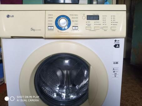 Продается стиральная машинка LG на 5 кг загрузки в отличном состоянии.