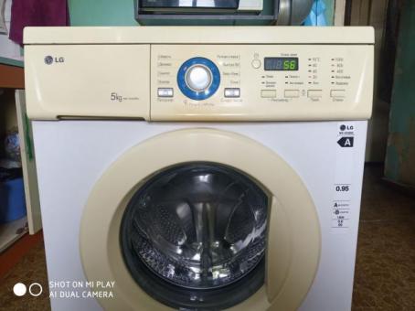 Продается стиральная машинка LG на 5 кг загрузки в отличном состоянии.