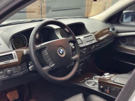 BMW 740i 2002 год