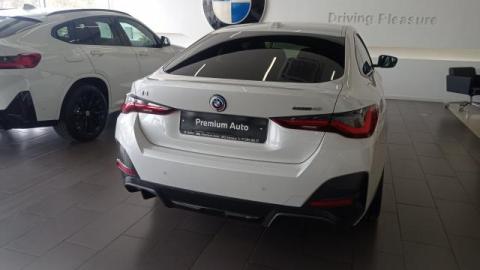 BMW i4 белого цвета в наличии!