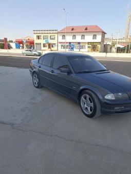 BMW 318i sotiladi