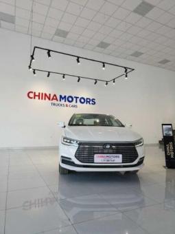China Motorsdan BYD Qin EV 2022 salonda tayyor oq