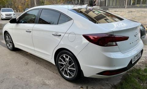 Hyundai Elantra full pozitsiya