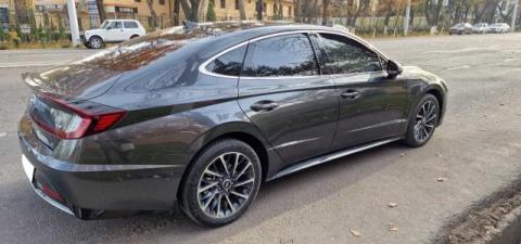 Hyundai Sonata Luxe UZ Full