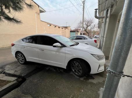 Hyundai Elantra Full позиция