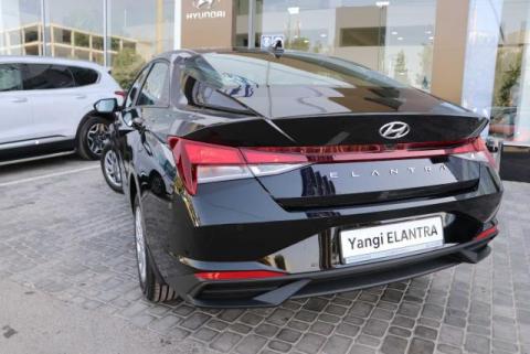 Hyundai Elantra Base Plus  Black 2022