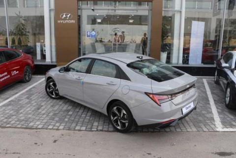 Hyundai Elantra Luxe Cyber gray 2022