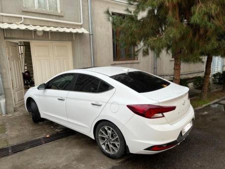 Hyundai Elantra Full позиция