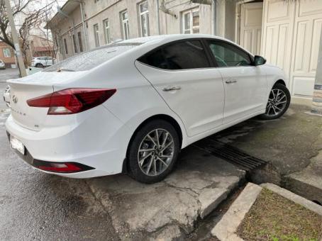 Hyundai Elantra Full позиция