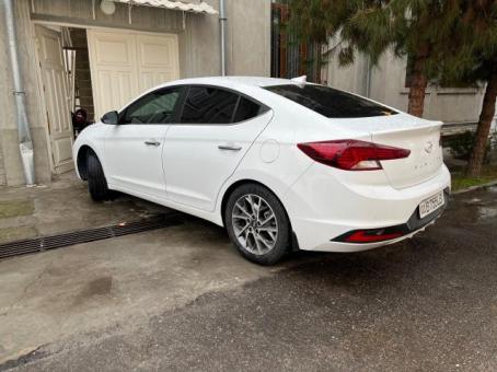 Hyundai Elantra Full позиция