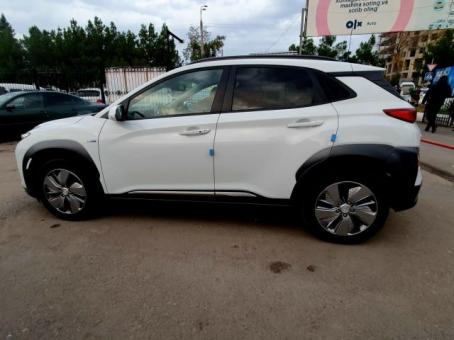 Hyundai Kona Full 64 kw electric