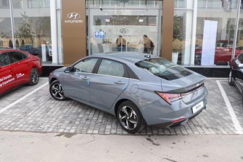 Hyundai Elantra Luxe 2022 Мокрый