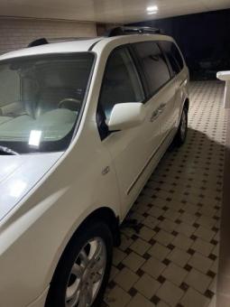 Kia carnival sotilad