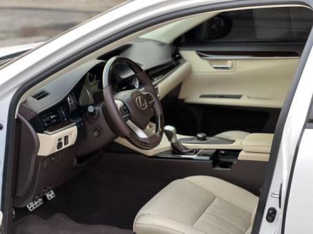 Lexus ES200 full options!