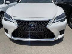 Lexus LS 500 Hybrid 2022 год