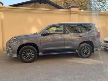 Lexus GX460 почти новый