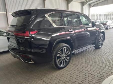 Lexus LX 600 год 2022