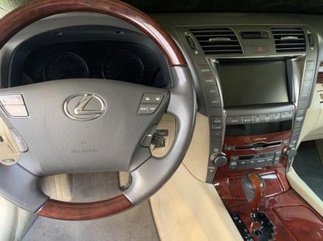 Lexus LS 460 L Exclusive package (фулл)