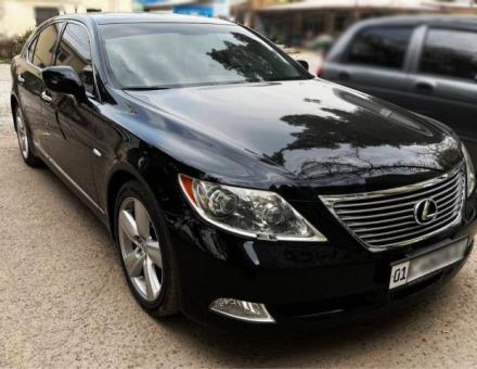 Lexus LS460