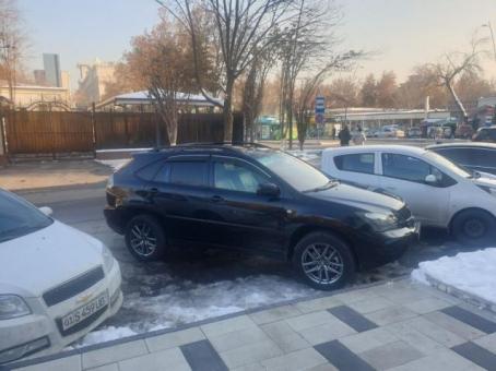 Подаётся внедорожник Lexus RX 350