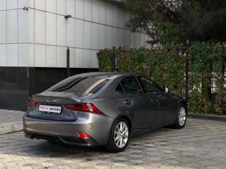 Lexus IS 300 Hybrid