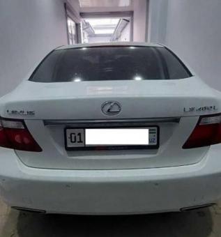 Lexus LS 460L белый