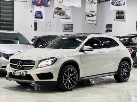 Mercedes Benz GLA-250 автосалон Dubai