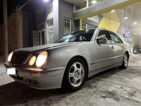 Mercedes Benz W210