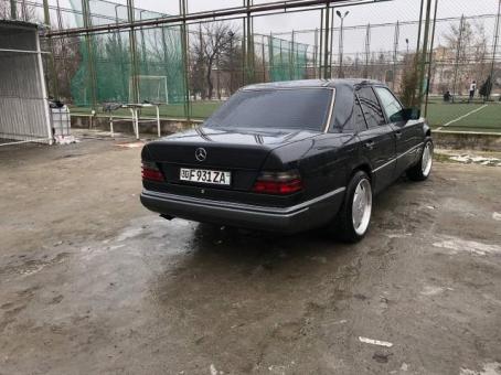 Мерседес W124 E230