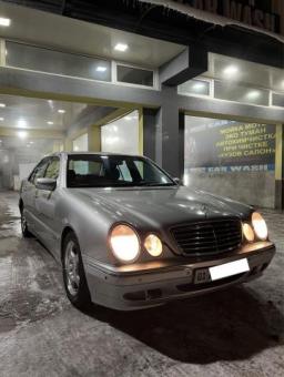 Mercedes Benz W210