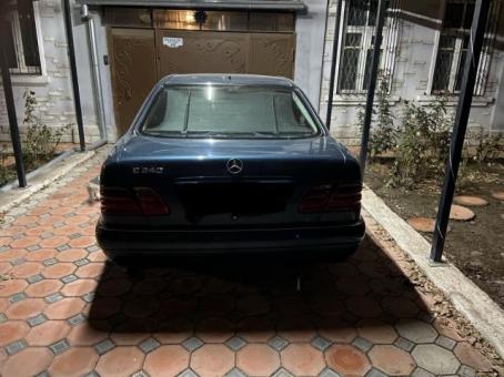 Продам Mercedes-Benz E240