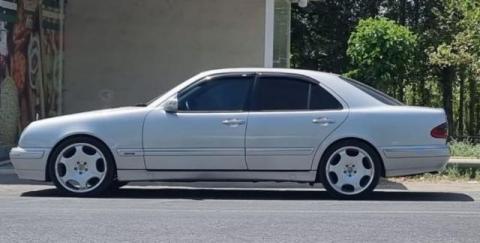 Mercedes-Benz W210 E240 Avangarde