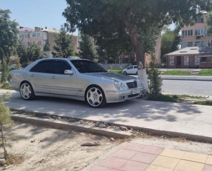 Mercedes-Benz W210 E240 Avangarde