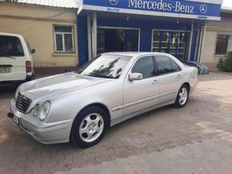 Mercedes Benz sotilad.