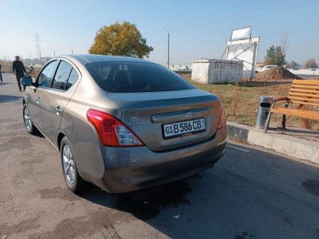 Nissan sunny 2012yil 145000km