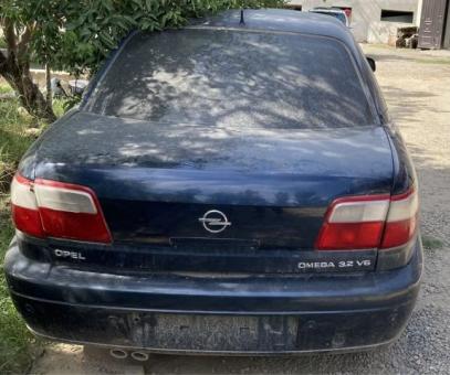 Opel Omega 2002,  3.2 mator. Avariyniy holatda