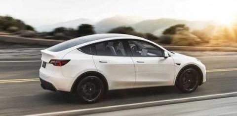 Tesla car_model Y DUAL MOTOR 2021 г Срочно