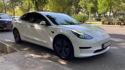 •Tesla car_model 3 Standart Range•