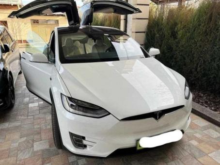 срочно продается tesla car_model Х dual motor  2020 в идеальном состоянии