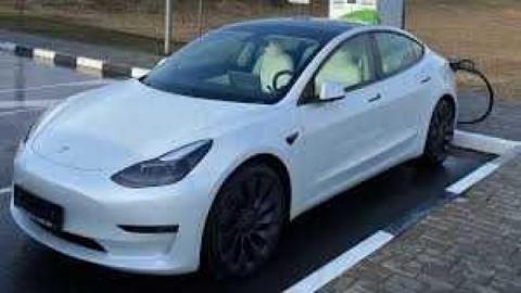 Tesla car_model 3 Perforamce