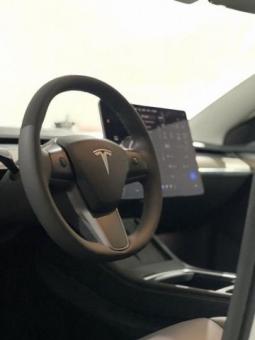 Tesla car_model 3 2021 года