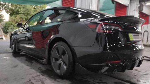 Tesla car_model 3 в тюнинг обвесе