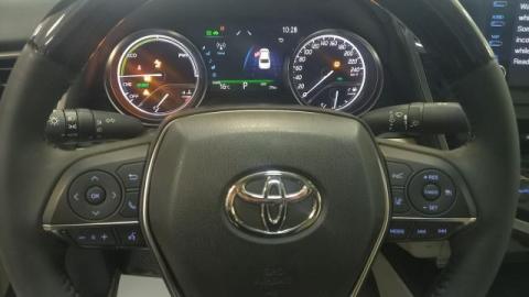 Toyota Camry Hybrid 2022 год full options