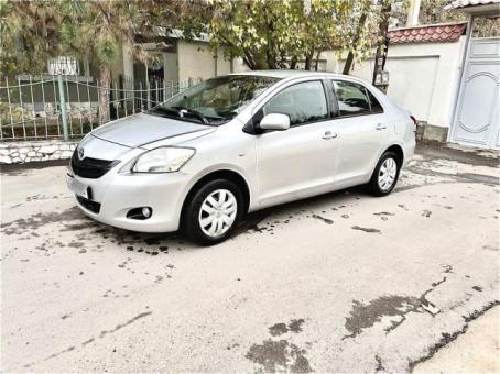 Продается Toyota Yaris седан