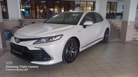 Toyota Camry 75 Hybrid 2022 год Наличии