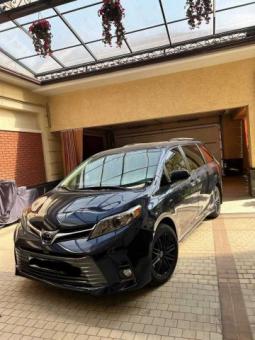 Toyota Sienna XLE AWD продаётся