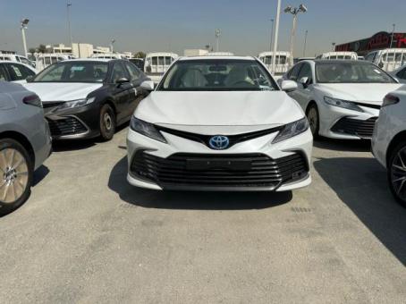 Продаётся Toyota Camry Premium 2,5 L hybrid. Цвет белый жемчуг.