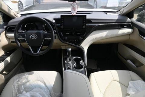 Продаётся Toyota Camry Premium 2,5 L hybrid. Цвет белый жемчуг.