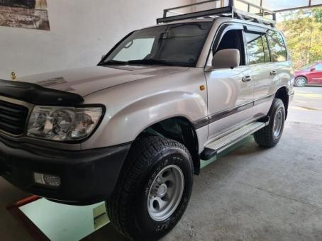 Toyota Land Cruiser 105